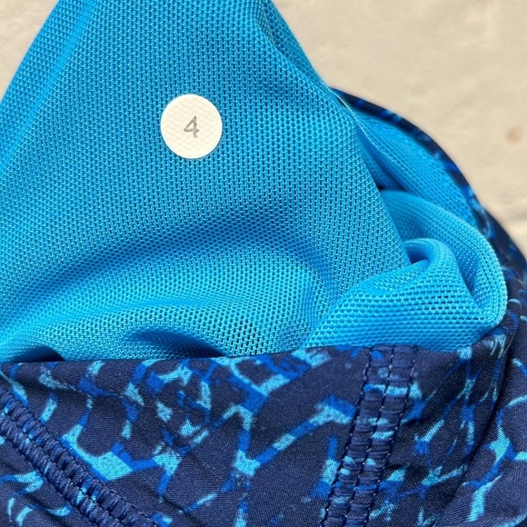 Lululemon Tranquil Crop Samba Snake Kayak Blue Hero sz 4 - Picture 3 of 8